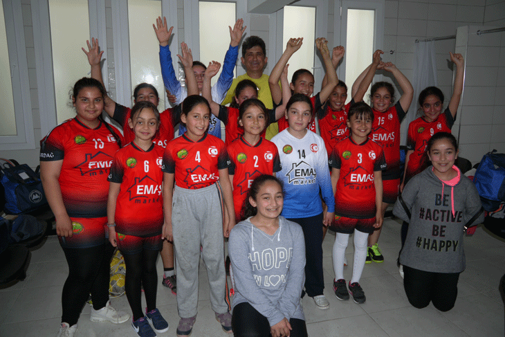 Ağırdağ/Dağyolu İlkokulu Kız Hentbol Takımı Final maçına çıktı.
